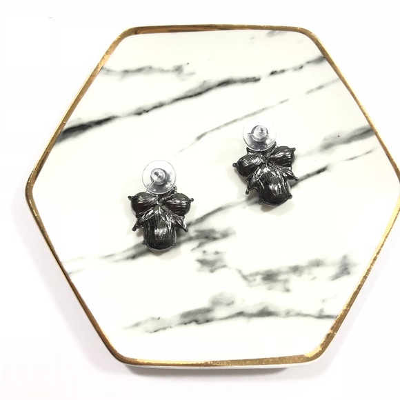 *Rhinestone Pear Bee Silver Boutique Stud Earrings - Picture 7 of 7